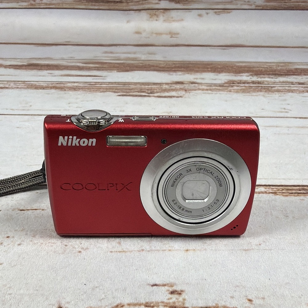 Nikon Coolpix S203 Red 10MP Compact Digital Camera 3x Zoom w/ Battery Tested
